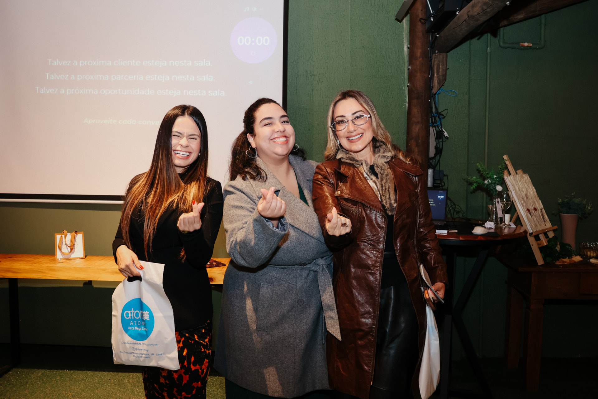 Empresárias e marcas em uma experiência presencial da Confraria